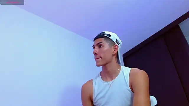 Snapshot of Valerio_20 chatting on March 20, 10:40 pm Valerio 20 online show from March 20, 10:40 pm