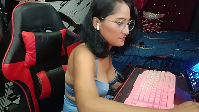 AdelinaMiran90 online show from November 2, 5:43 am