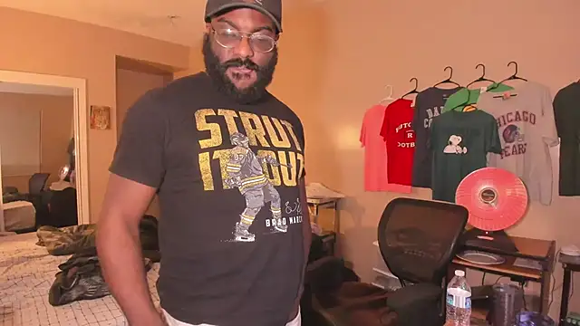 MrChuckDailyXXX online show from December 2, 5:35 am