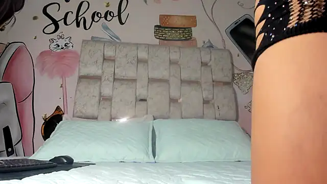 EMMA SWEETT1 online show from March 20, 3:47 pm