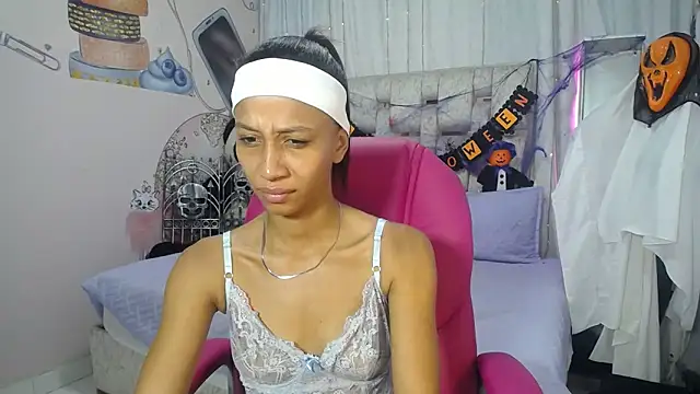 EMMA SWEETT1 online show from October 10, 12:48 pm