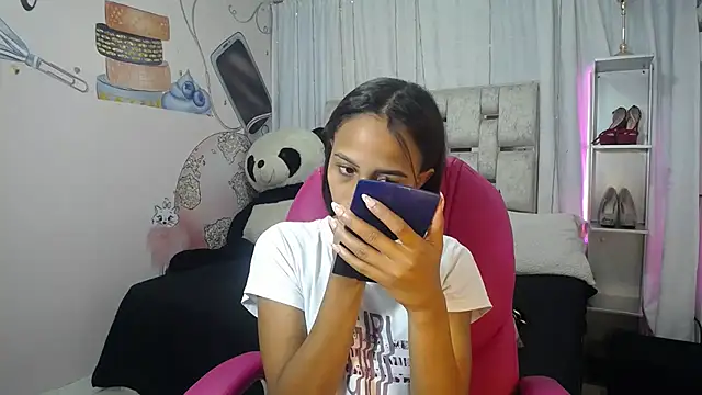 EMMA SWEETT1 online show from November 26, 12:28 pm