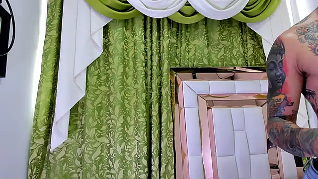 dilan scootk  online show from October 14, 7:25 pm