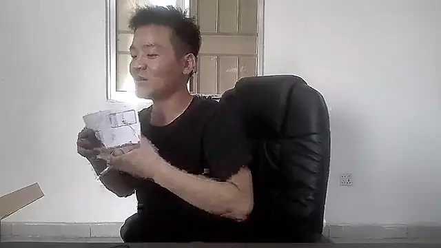 Snapshot of kisstoyousoon2024 chatting on October 8, 2:25 pm kisstoyousoon2024 online show from October 8, 2:25 pm