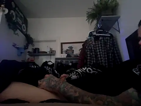 Snapshot of Slunghung79 chatting on October 18, 2:29 pm Slunghung79 online show from October 18, 2:29 pm