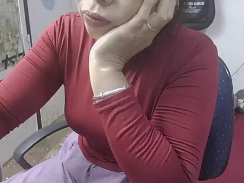 Snapshot of JuliaCiona chatting on November 11, 4:01 am JuliaCiona online show from November 11, 4:01 am