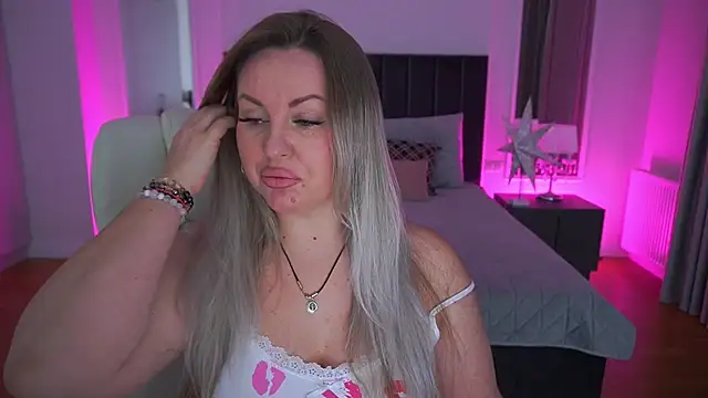 KiraCandyS online show from April 12, 8:47 pm