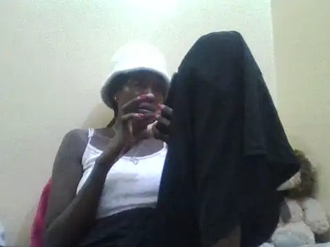 Snapshot of Pretty_ellahh chatting on February 6, 4:47 pm Pretty ellahh online show from February 6, 4:47 pm