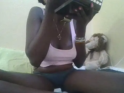Snapshot of Pretty_ellahh chatting on February 17, 12:48 pm Pretty ellahh online show from February 17, 12:48 pm