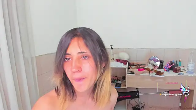 Snapshot of linnie_ chatting on September 19, 10:21 pm linnie  online show from September 19, 10:21 pm