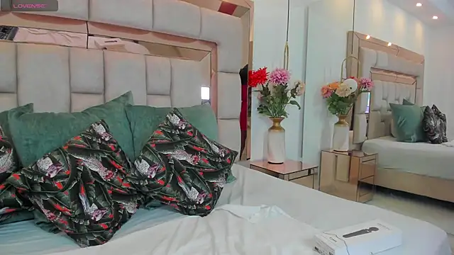 sofia samuels online show from March 1, 3:41 am