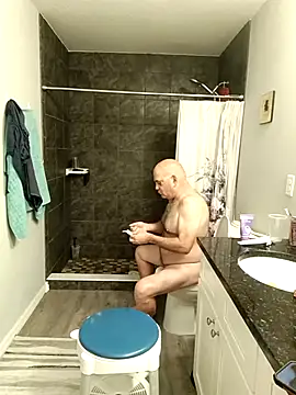 Snapshot of lou63ponce chatting on January 6, 1:19 pm lou63ponce online show from January 6, 1:19 pm