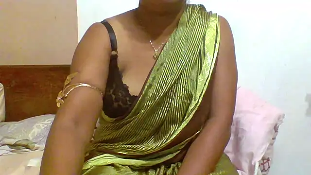 Snapshot of Shaali_Ang chatting on December 9, 1:18 am Shaali Ang online show from December 9, 1:18 am