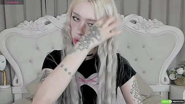 Snapshot of Joy_Barker chatting on November 8, 3:18 am Joy Barker online show from November 8, 3:18 am