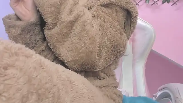 Snapshot of meribeth303av chatting on December 24, 2:54 pm meribeth303av online show from December 24, 2:54 pm