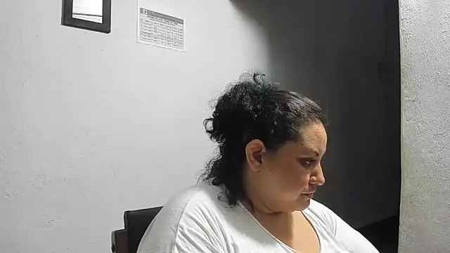 tetasgrandes karol online show from April 1, 3:18 am