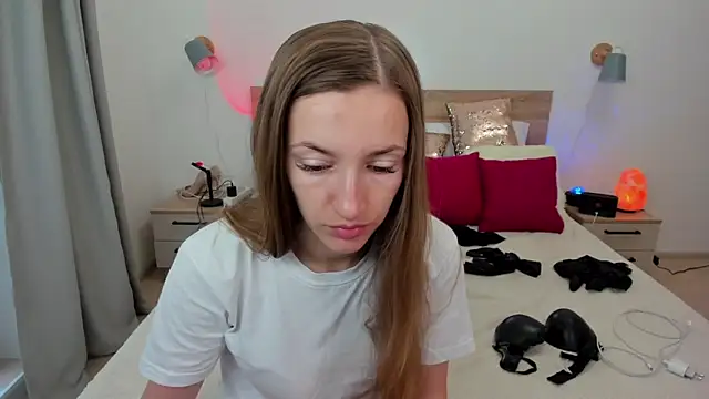 KateRedgar online show from September 17, 9:33 am