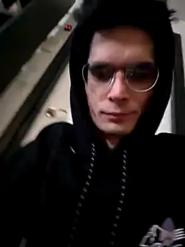 Migaruo online show from April 7, 8:09 pm