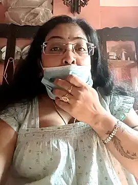 Snapshot of LAVERNIYA_ chatting on February 14, 5:30 am LAVERNIYA  online show from February 14, 5:30 am