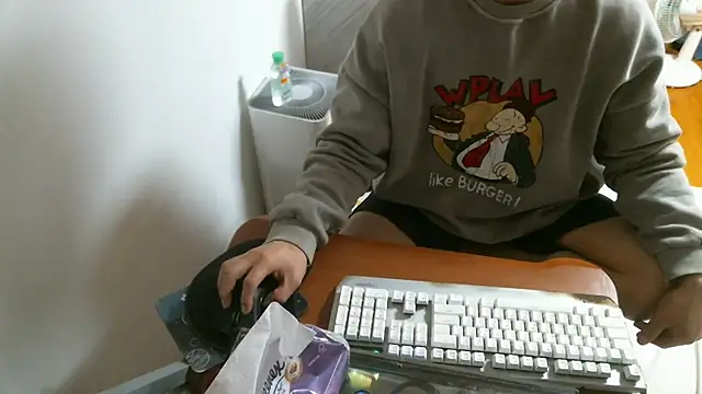 Snapshot of Stellan_0412 chatting on February 13, 5:14 am Stellan 0412 online show from February 13, 5:14 am