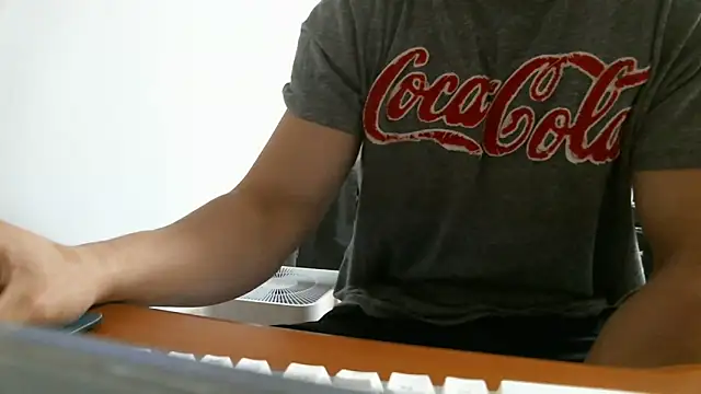 Stellan 0412 online show from March 24, 4:39 am