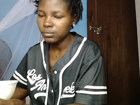 Snapshot of TrishaKalid chatting on October 27, 8:18 am TrishaKalid online show from October 27, 8:18 am