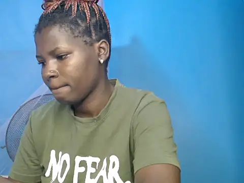 Snapshot of TrishaKalid chatting on December 16, 9:25 am TrishaKalid online show from December 16, 9:25 am