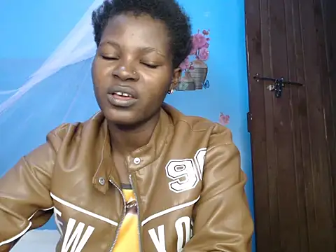 Snapshot of TrishaKalid chatting on February 10, 7:23 am TrishaKalid online show from February 10, 7:23 am