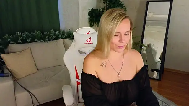 Snapshot of Charming_Daphny chatting on December 12, 10:34 am Charming Daphny online show from December 12, 10:34 am