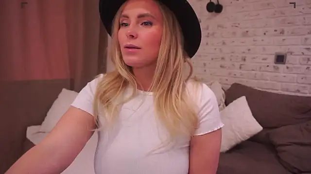 Snapshot of Charming_Daphny chatting on March 14, 8:53 am Charming Daphny online show from March 14, 8:53 am