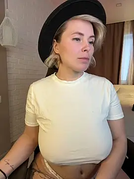 Snapshot of Charming_Daphny chatting on December 4, 6:12 am Charming Daphny online show from December 4, 6:12 am