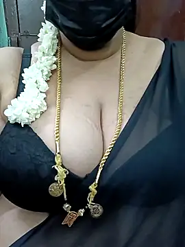 Snapshot of ashikaa_r chatting on March 13, 6:23 pm ashikaa r online show from March 13, 6:23 pm