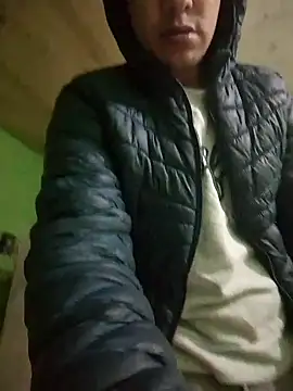 Snapshot of Alonsomadeira chatting on January 17, 1:27 pm Alonsomadeira online show from January 17, 1:27 pm