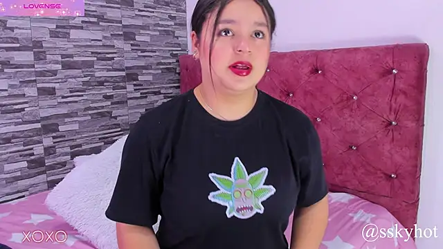 skyhotgirll online show from January 11, 7:16 pm