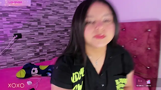 skyhotgirll online show from January 18, 9:45 pm