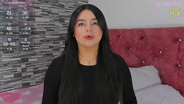 skyhotgirll online show from October 4, 8:01 am