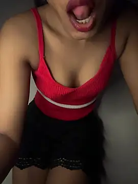 Snapshot of Hot_Goldengirl chatting on June 25, 9:41 pm Hot Goldengirl online show from June 25, 9:41 pm