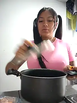 Snapshot of luisa16xxx chatting on October 11, 7:23 pm luisa16xxx online show from October 11, 7:23 pm