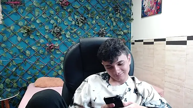 Snapshot of Waturox chatting on November 8, 6:29 pm Waturox online show from November 8, 6:29 pm