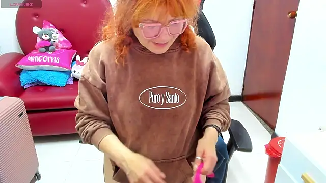 Snapshot of Salomeediaz_ chatting on February 16, 9:11 pm Salomeediaz online show from February 16, 9:11 pm