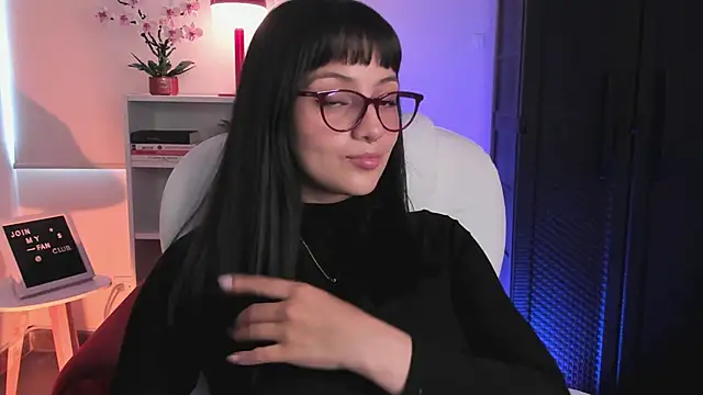 nahiapaws online show from March 28, 10:42 pm