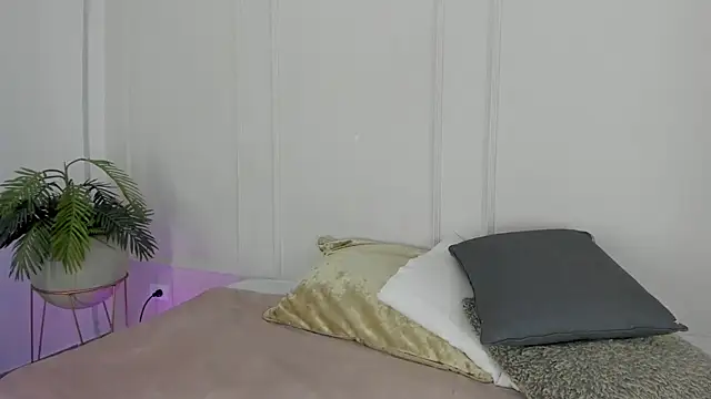 Snapshot of Mariapettit chatting on February 5, 11:37 am Mariapettit online show from February 5, 11:37 am