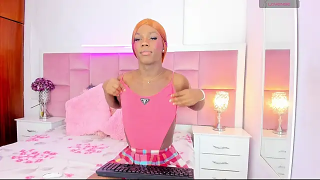 DaphneLloyd online show from December 5, 8:22 pm