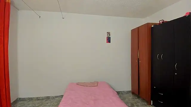 Snapshot of nicole_volkov chatting on March 13, 12:37 am nicole volkov online show from March 13, 12:37 am