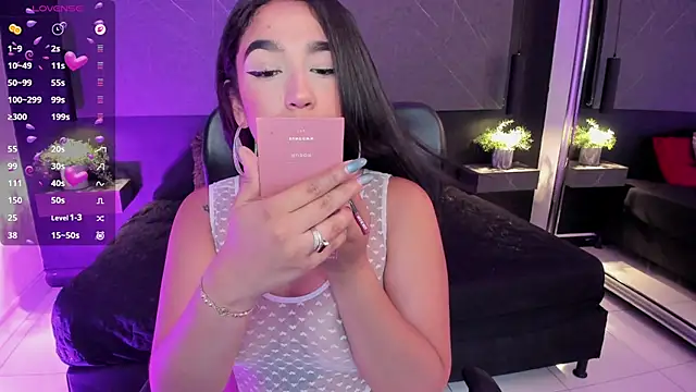 Snapshot of SaraaMills chatting on July 23, 3:37 am SaraaMills online show from July 23, 3:37 am