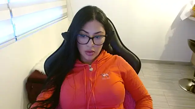 Snapshot of Charlotte_cute18 chatting on April 12, 11:10 pm Charlotte cute18 online show from April 12, 11:10 pm