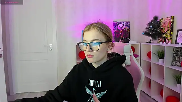 Snapshot of Stacey_Brown chatting on March 7, 4:35 am Stacey Brown online show from March 7, 4:35 am