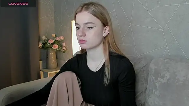 Snapshot of Stacey_Brown chatting on March 8, 3:39 am Stacey Brown online show from March 8, 3:39 am