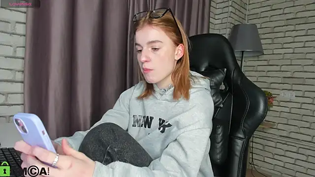 Stacey Brown online show from February 12, 1:22 am