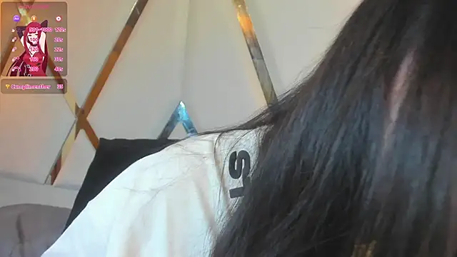 Snapshot of MarielQueenx chatting on January 4, 6:52 am MarielQueenx online show from January 4, 6:52 am